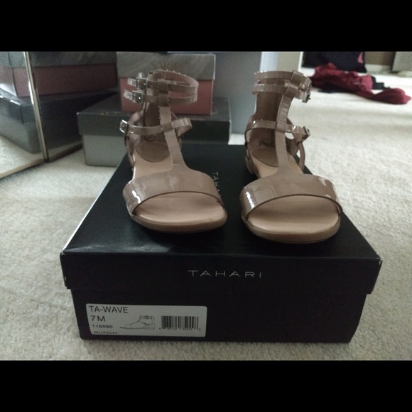Tahari sandals - Picture 2 of 2